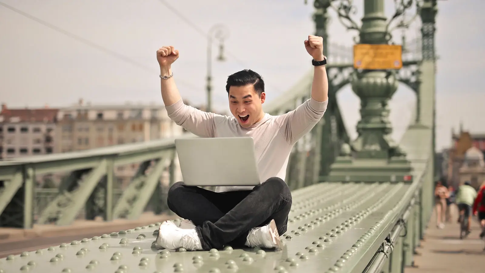 Как получить деньги в долг и не прогадать?