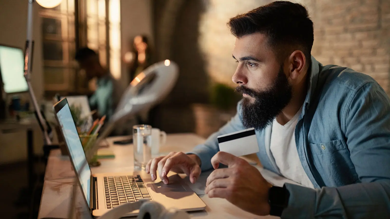 Помощь в кредите за откат – стоит ли рисковать?