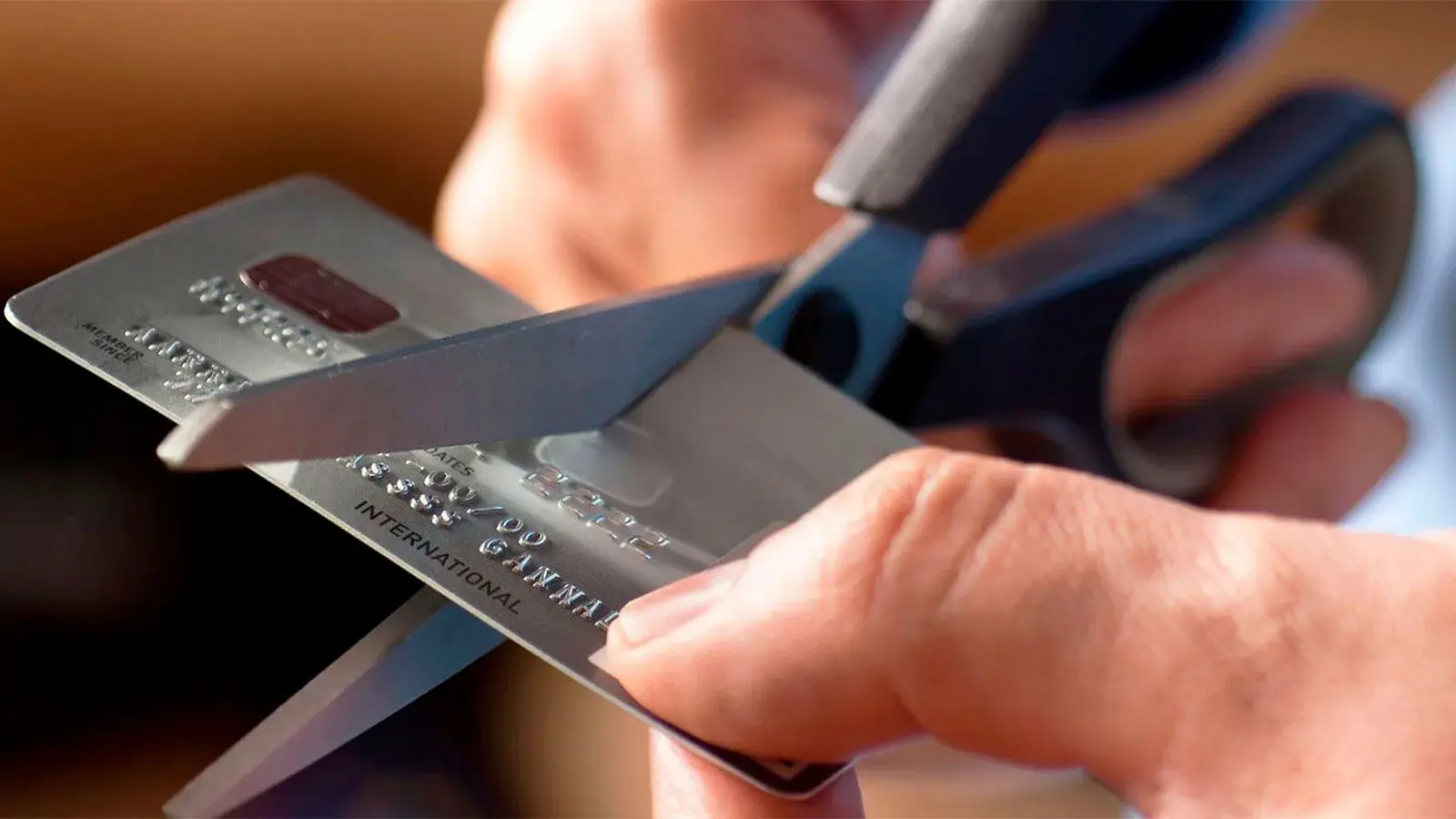 Конец кредиткам: почему банки ужесточают условия?